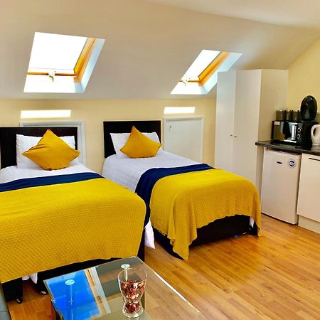London Studio Apartments, Private Bathroom, Kitchenette, Parking, Np7 Εξωτερικό φωτογραφία