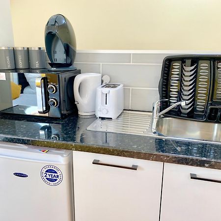 London Studio Apartments, Private Bathroom, Kitchenette, Parking, Np7 Εξωτερικό φωτογραφία