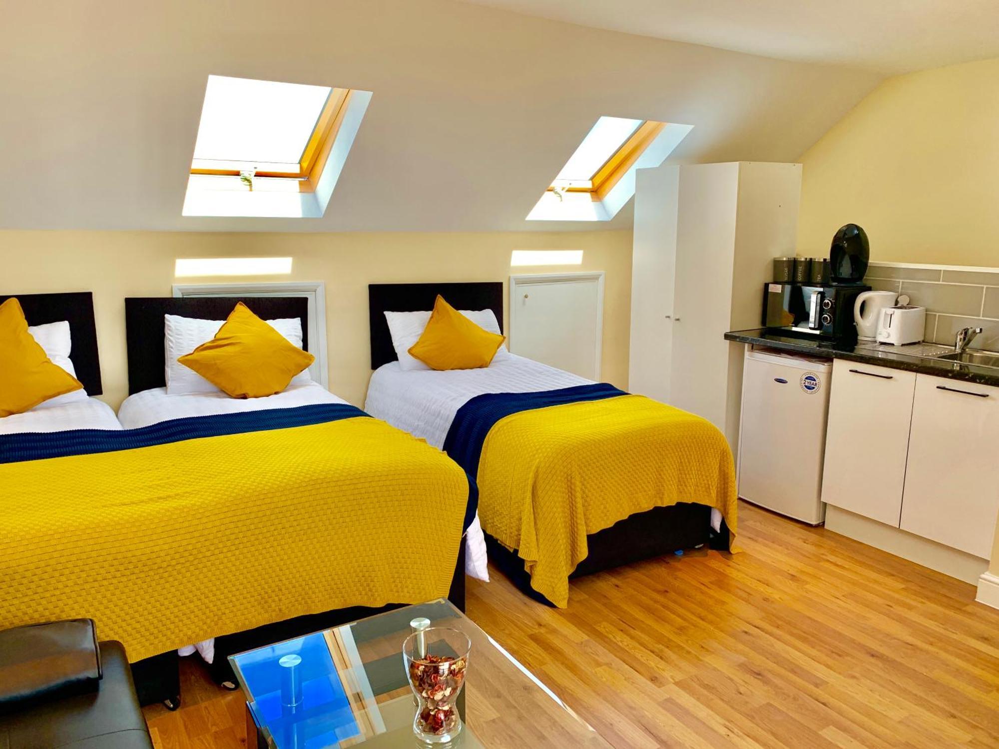 London Studio Apartments, Private Bathroom, Kitchenette, Parking, Np7 Εξωτερικό φωτογραφία