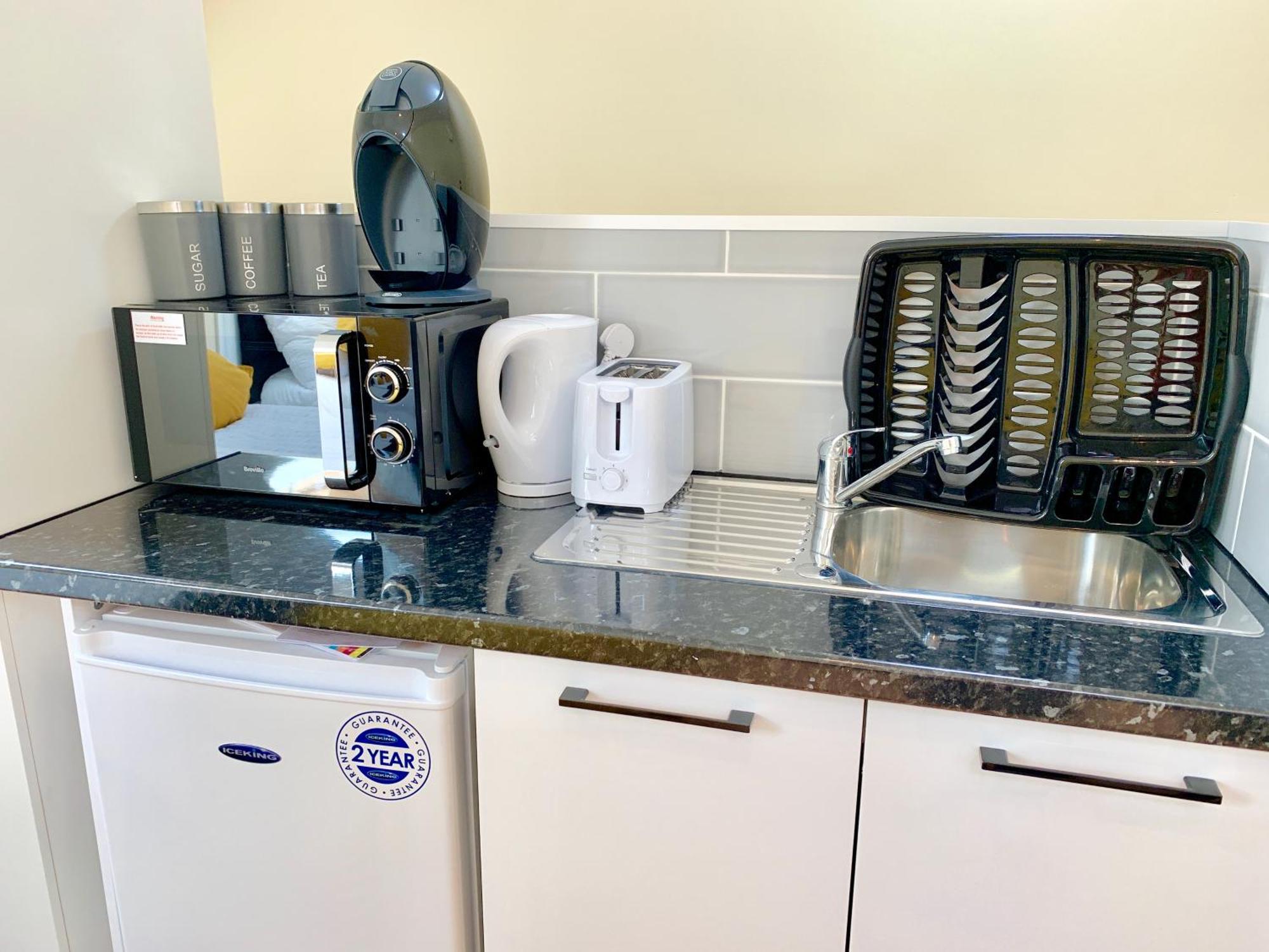 London Studio Apartments, Private Bathroom, Kitchenette, Parking, Np7 Εξωτερικό φωτογραφία