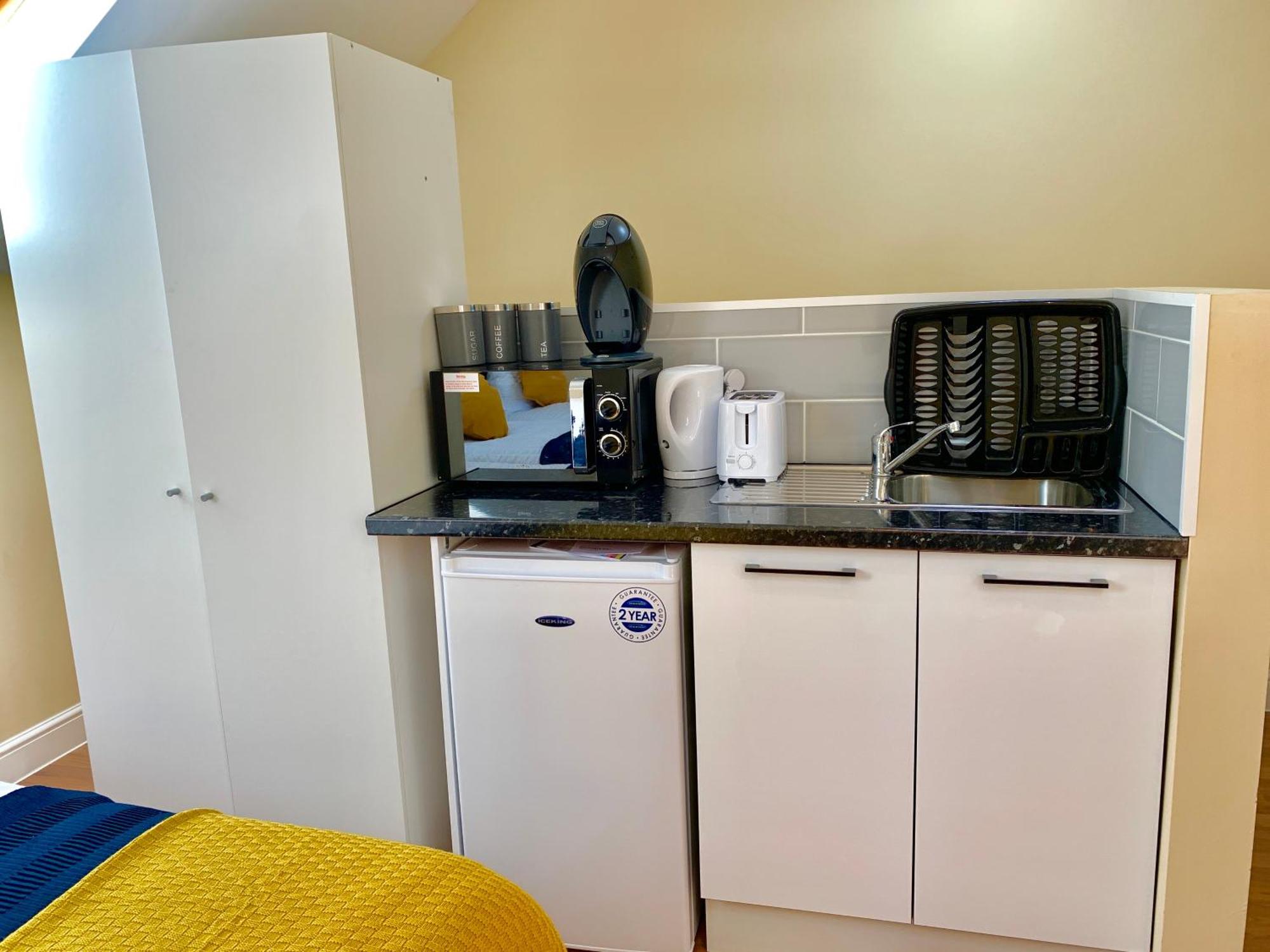 London Studio Apartments, Private Bathroom, Kitchenette, Parking, Np7 Εξωτερικό φωτογραφία