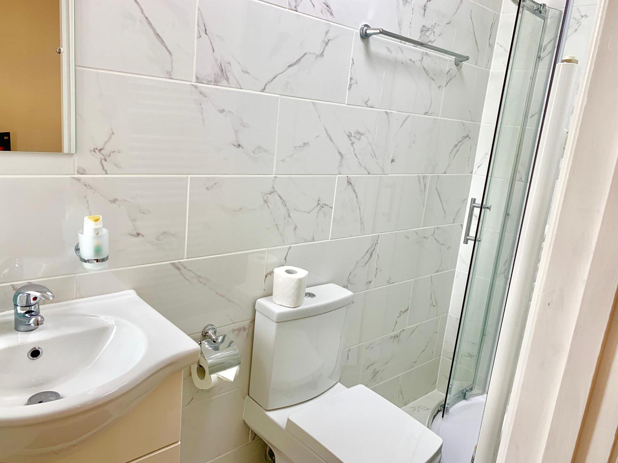 London Studio Apartments, Private Bathroom, Kitchenette, Parking, Np7 Εξωτερικό φωτογραφία